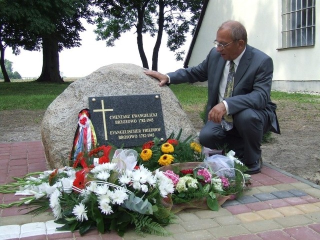 Sołtys Jerzy Goluch dotarł do informacji świadczących, że cmentarz ewangelicki został założony w 1782 roku