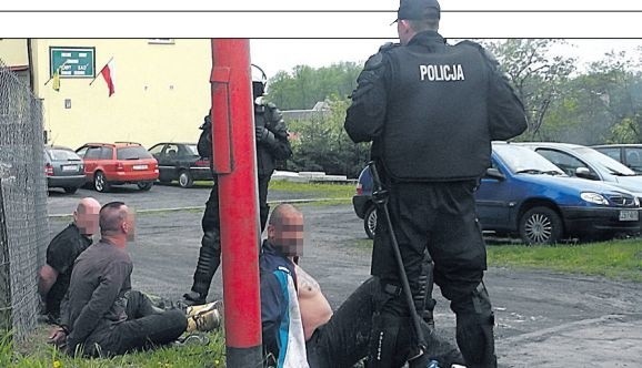 Akcja policji na obrzeżach Stargardu skończyła się zatrzymaniem kilku osób.