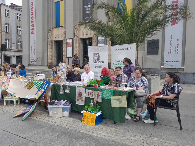 Piątkowe wydarzenie zorganizowano w ramach śląskich obchodów dnia zdrowia psychicznego. Zobacz kolejne zdjęcia. Przesuwaj zdjęcia w prawo - naciśnij strzałkę lub przycisk NASTĘPNE