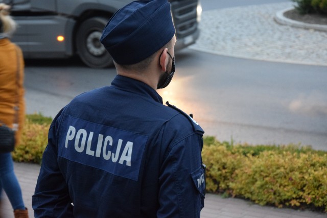 Policjant wydziału ruchu drogowego Komendy Powiatowej Policji w Sępólnie podczas urlopu zatrzymał nietrzeźwego motocyklistę