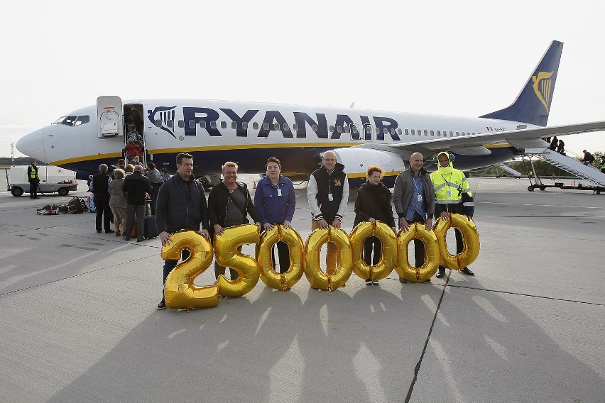 Lotnisko w Łodzi odprawiło 2,5 milionowego pasażera Ryanair [ZDJĘCIA]