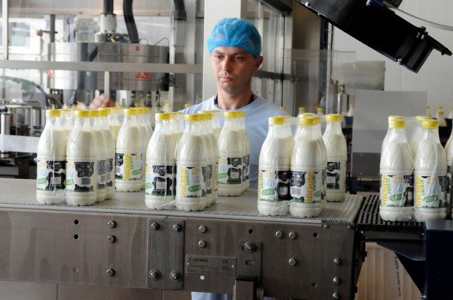 W Polsce w 2014 r. odnotowano wyhamowanie wzrostowej tendencji w konsumpcji mleka i jego przetworów. IERiGŻ - PIB szacuje, że w 2015 r. bilansowe spożycie mleka  może być o 2 proc.  mniejsze niż w roku 2014 i wynieść 201 litrów na mieszkańca