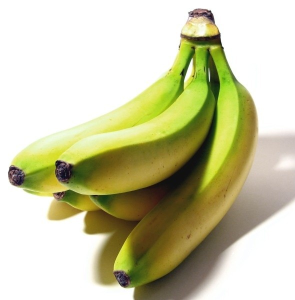 Banany zawierają substancje niezbędne do wytwarzania serotoniny, zwanej potocznie hormonem szczęścia.