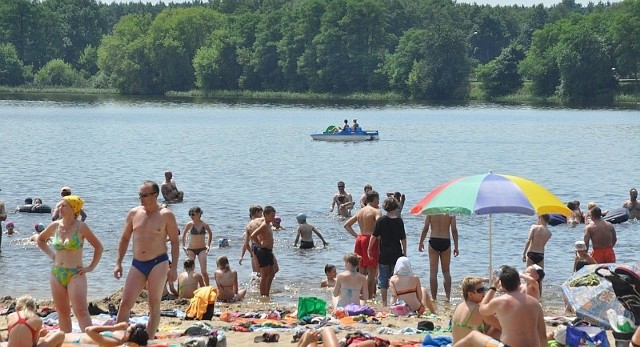 W weekendy lepiej omijać podkoneckie kąpielisko