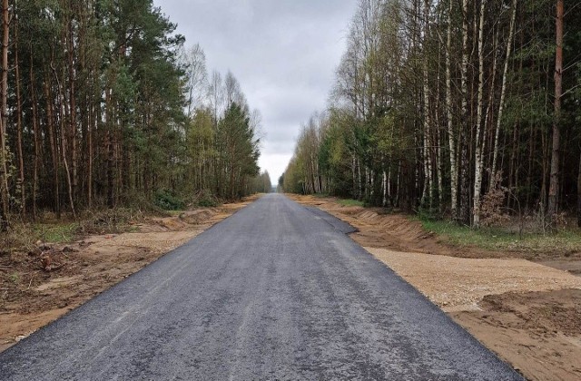 Ostatnia piaszczysta droga powiatowa w Gowarczowie doczekała się asfaltu.