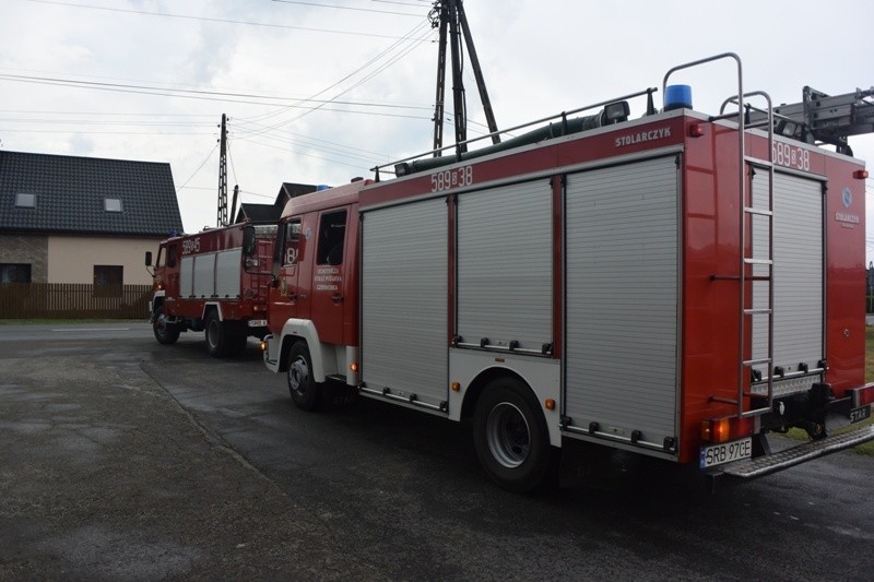 Trąba powietrzna przeszłą przez Gaszowice. W usuwaniu...