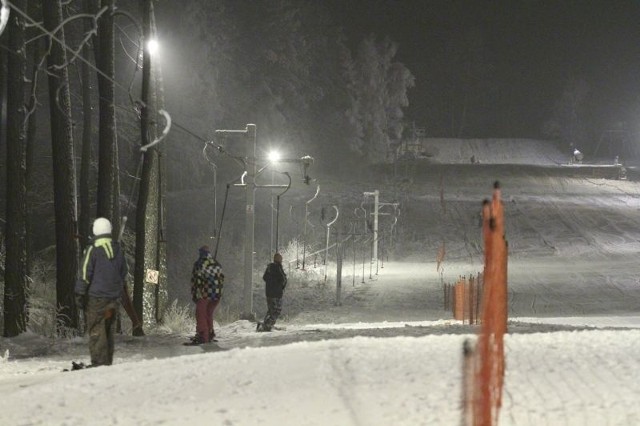 O takich warunkach na Stadionie w Kielcach dzisiaj narciarze mogą pomarzyć, a tak biało było jeszcze w czwartek.