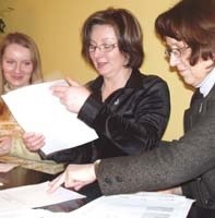 Wioletta Racis (od lewej), Lucyna Poczobut oraz Teresa Markiewicz, wysyłając wspólny projekt na konkurs, chciały podzielić się pomysłami