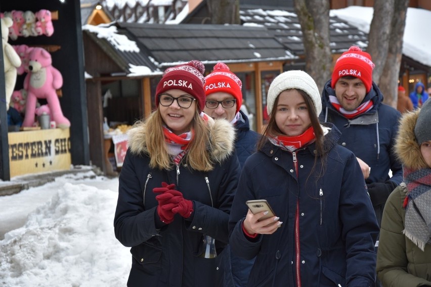 Zakopane: Pucharowe szaleństwo zaczyna się wieczorem, ale pierwsi kibice skoków są już w mieście [ZDJĘCIA]