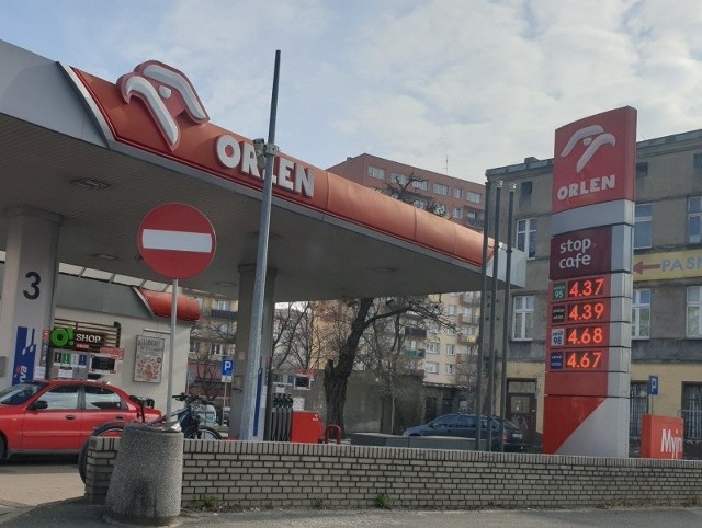 W ciągu tygodnia cena paliwa np. przy ul. Rzgowskiej spadła o ponad 20 groszy na litrze.