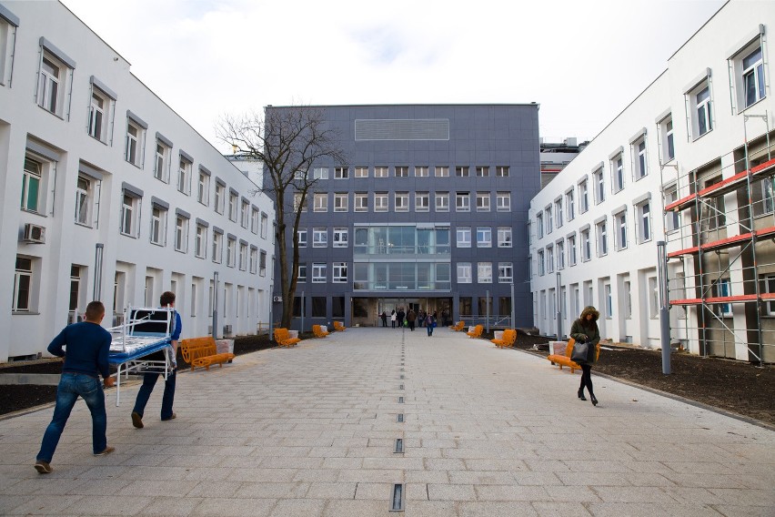 Szpital Kliniczny. Rozbudowa trwa, niedługo nowy parking (zdjęcia)