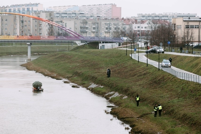 Od wtorku trwają poszukiwania mężczyzny, który wskoczył do...