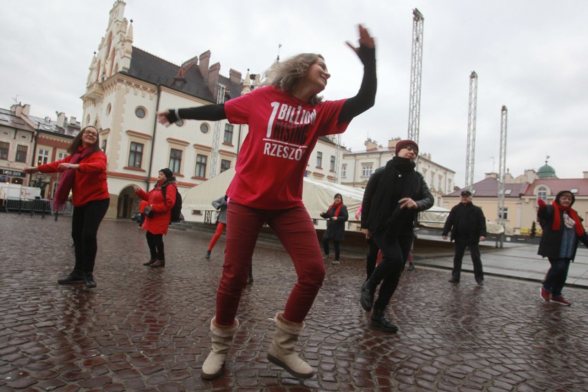 Nazywam się Miliard. Taniec na rzeszowskim Rynku przeciwko przemocy seksualnej [ZDJĘCIA, WIDEO]