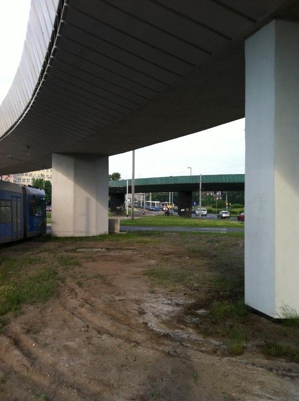 Wrocław: Awaria sieci trakcyjnej na Traugutta. Tramwaje utknęły w korku (ZDJĘCIA)