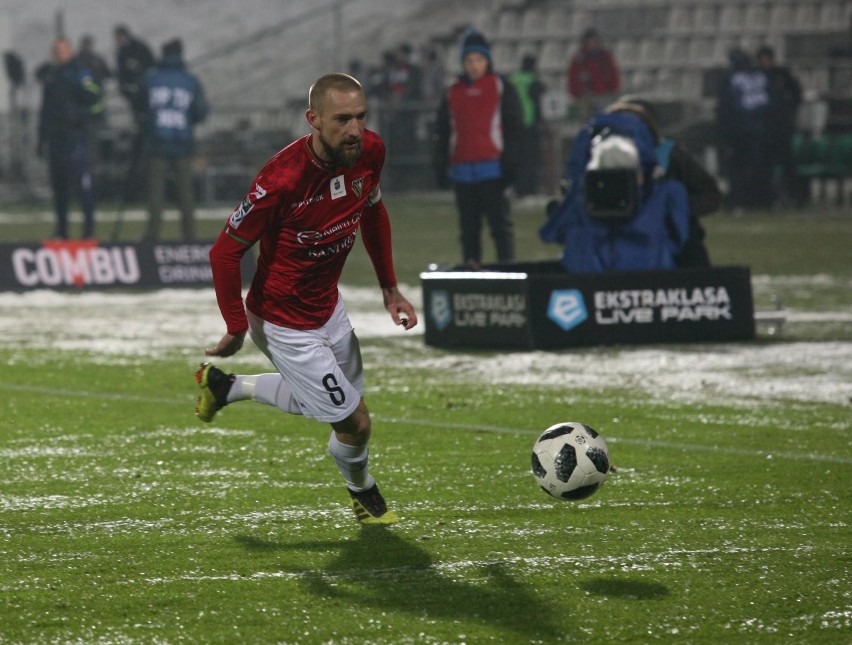 Na początku sezonu kapitanem był Tomasz Nowak. Pomocnik...