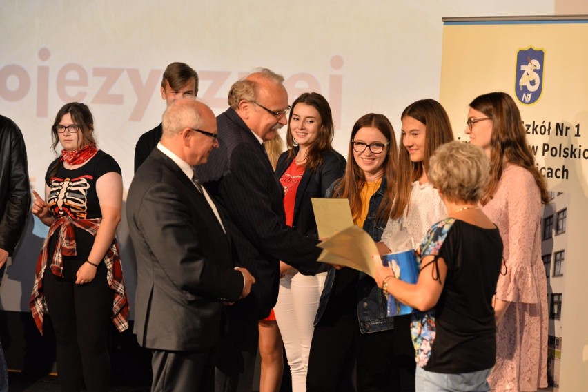 Kozienice. 30 osób z całego regionu wzięło udział w VI Mazowieckim Festiwalu Piosenki Obcojęzycznej w CKA