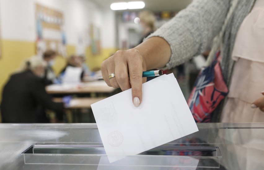 Frekwencja na Podkarpaciu w 2 turze wyborów prezydenckich 2020. Tak głosują mieszkańcy regionu - dane z miast i powiatów