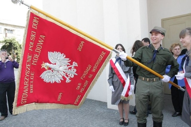 Po niedzielnej mszy odprawionej w językach: polskim, rosyjskim i rumuńskim w rzymsko-katolickim kościele św. Mikołaja w Bielcach była okazja do spotkania z mołdawską Polonią