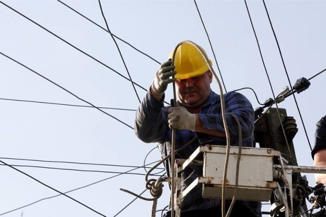 W czasie upału Polacy zużywają więcej prądu niż elektrownie są w stanie zapewnić