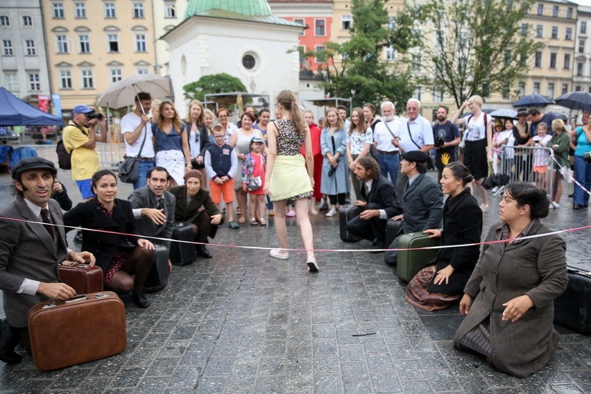 30. Międzynarodowy Festiwal Teatrów Ulicznych. Teatr chodzi po krakowskich ulicach! [ZDJĘCIA, WIDEO]