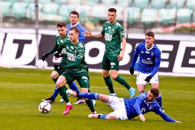 Śląsk - Wisła Płock 0:0. Mecz z Wisłą Płock kosztował Vitezslava Lavickę utratę pracy. Kto był najlepszy? Kto najgorszy? Oto nasze subiektywne oceny piłkarzy Śląska. Skala: 1-10.WAŻNE! Do kolejnych piłkarzy przejdziesz za pomocą strzałek lub gest&oacute;w na Twoim telefonie.