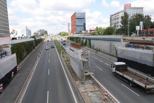 Katowice: Budowa wiaduktu dla linii tramwajowej na ulicy Chorzowskiej.Zobacz kolejne zdjęcia. Przesuwaj zdjęcia w prawo - naciśnij strzałkę lub przycisk NASTĘPNE 