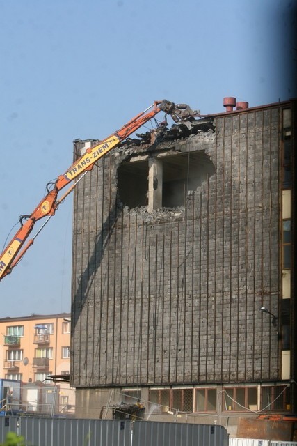 Rozbiórka Domusa rozpoczęta. Znika kultowy dom handlowy