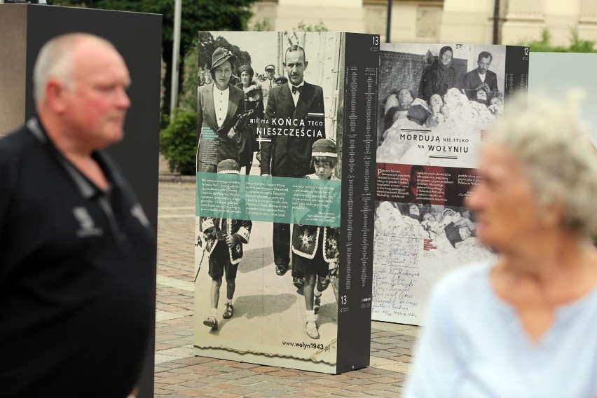 Kraków. "Wołyń 1943. Wołają z grobów, których nie ma". IPN zainaugurował wystawę na pl. Szczepańskim [ZDJĘCIA]