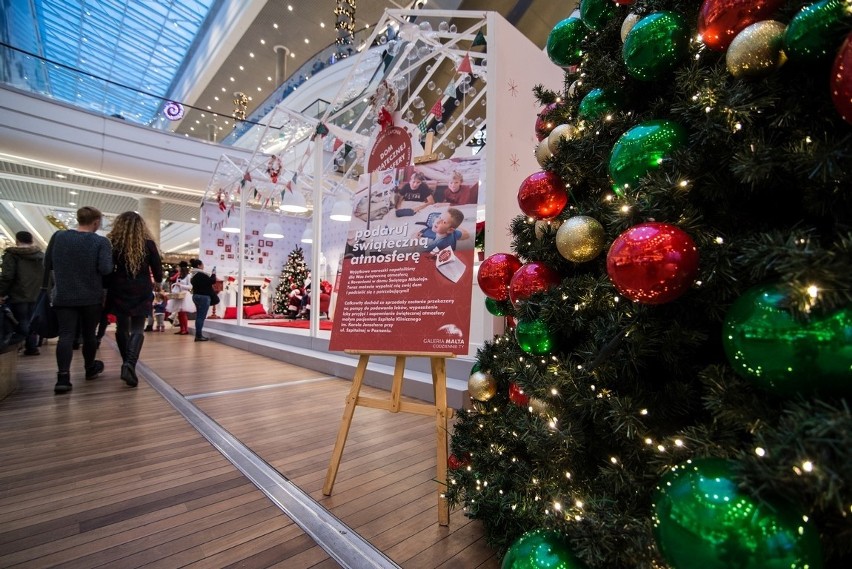 Poznań: Dekorowali pierniki i rozdawali worki ze świąteczną atmosferą [ZDJĘCIA]
