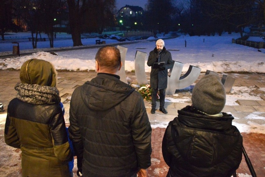 Kielce pamiętają o ofiarach holocaustu. Uroczystości pod pomnikiem (WIDEO, zdjęcia)