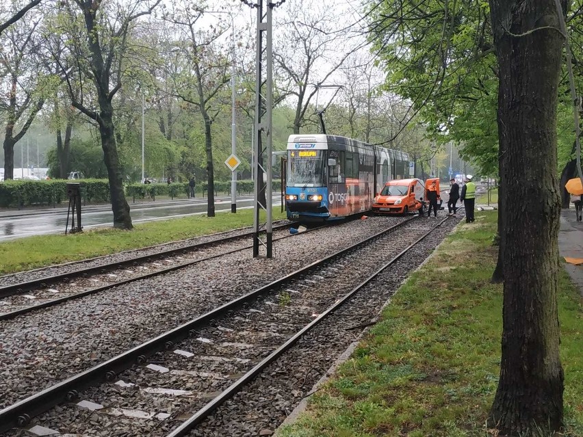 Wrocław: Wypadek tramwaju koło zoo. Zderzył się z kurierem