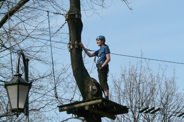 Park linowy w Zgierzu przyciąga amatorów tego typu atrakcji o każdej porze roku...