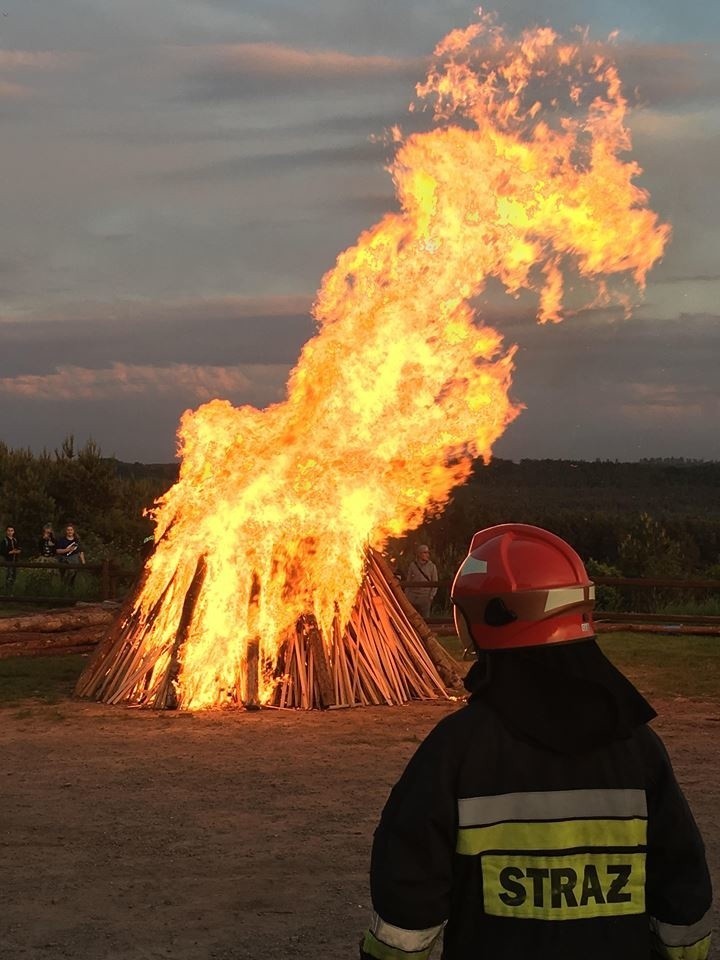 Olkuskie. Świętowali przy sobótce. Strażacy gasili kilka pożarów ognisk