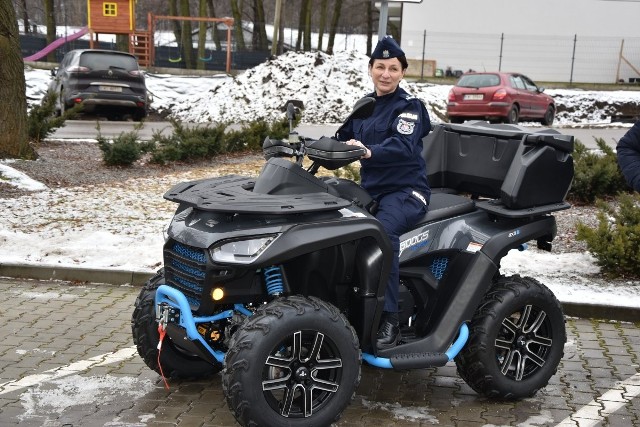 Komenda Powiatowa Policji w Wieliczce otrzymała nowy radiowóz oraz  quada. Pojazdy zakupiono ze wsparciem finansowym czterech wielickich samorządów
