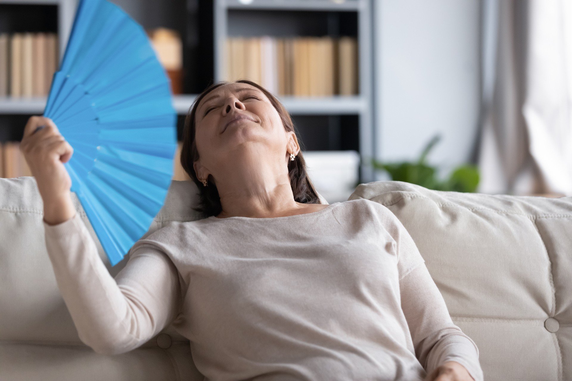 Uderzenia gorąca nie muszą oznaczać menopauzy. Sprawdź, na jakie schorzenia  mogą wskazywać | Strona Zdrowia