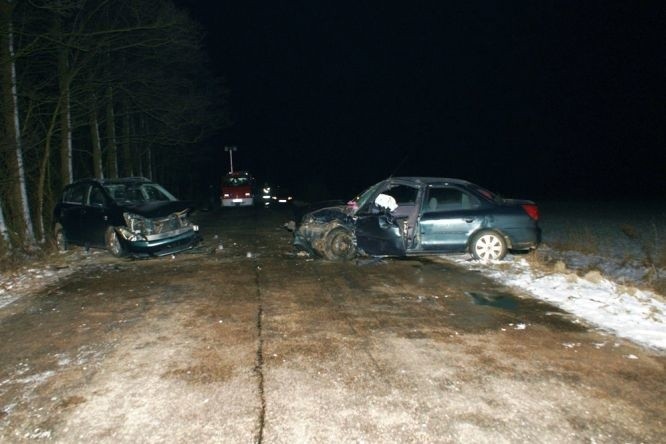 Olszewo. Pijany kierowca miał 3 promile. Spowodował wypadek. Dwie osoby ranne (zdjęcia)