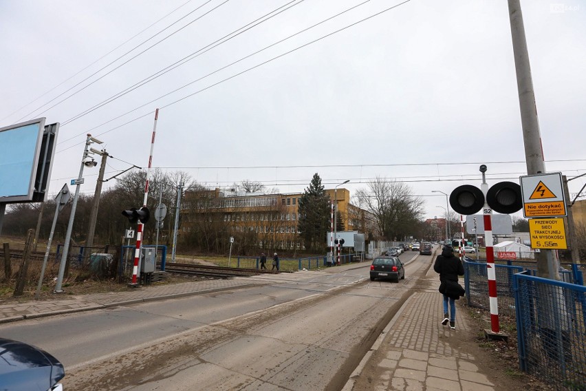 Duże utrudnienie w centrum miasta. Zamknięte skrzyżowanie przy stadionie Pogoni. Remonty ulic w Szczecinie