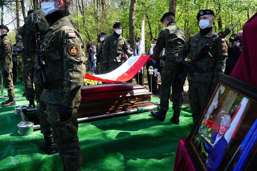 W poniedziałek, 27 kwietnia w Poznaniu odbył się pogrzeb...