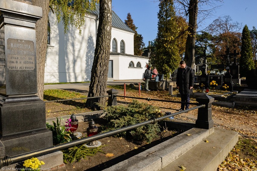 Magistrat złożył kwiaty na grobach zasłużonych białostoczan (zdjęcia)