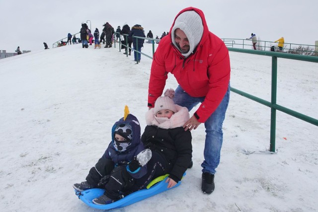 Najbliższe dwa dni przyniosą lekkie opady śnieg. Utrzyma się też niska temperatura. Dzięki temu w weekend ponownie będzie można wybrać się na sanki