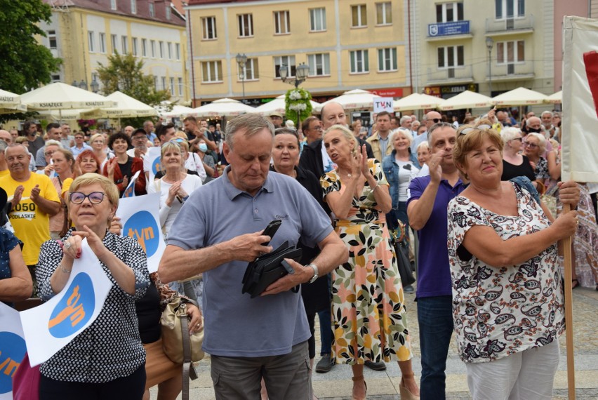 Setki osób wyszło na ulice Białegostoku w obronie TVN-u i...