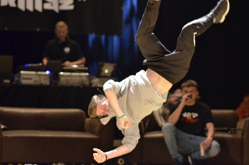 Teraz tak tańczy młodzież. Oto breakdance