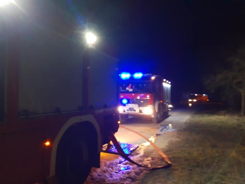 We wtorek w nocy strażacy gasili pożar garażu w Pomorzanach...