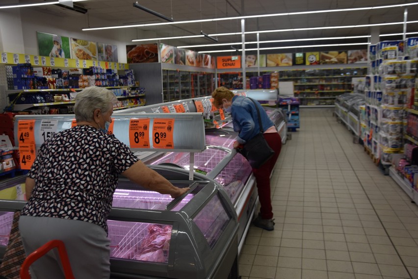 Biedronka w Poraju jest czynna przez cały tydzień, także w...