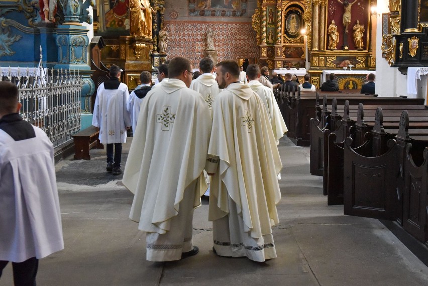 Święcenia w toruńskiej katedrze 2022. Jest sześciu nowych kapłanów [Zdjęcia]