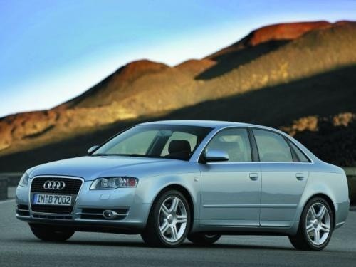 Fot. Audi: Charakterystyczny przód Audi otrzymał również model A4 najnowszej generacji. Tym samym upodobnił się do większego A6.