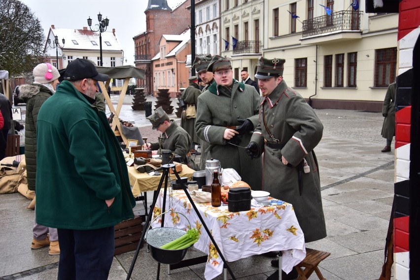 "Jeden dzień z życia pałuckiego miasta w okresie...