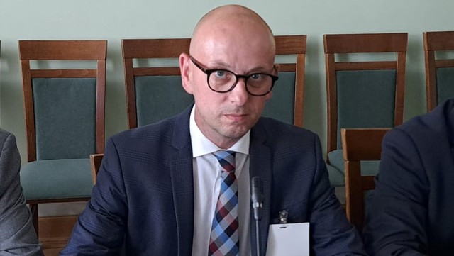 Zarejestrowany ostatecznie przez PKW Paweł Bartoszek to samorządowiec i działacz społeczny