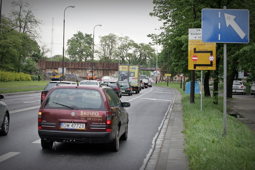 Wrocław: Remont wiaduktu na Popowickiej. Na razie bez wielkich korków (ZDJĘCIA)