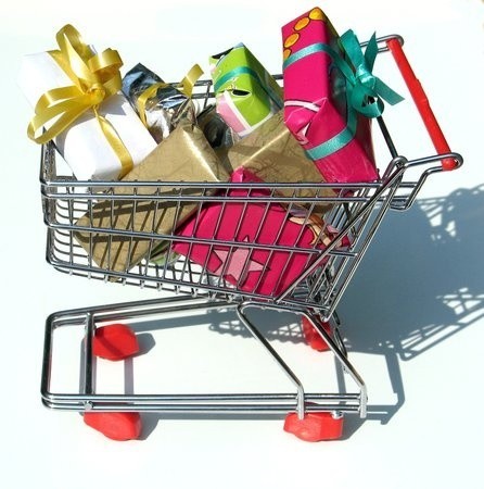 Podczas świątecznych zakupów trzeba bardzo uważać. Haczyków i sideł zastawionych na klienta nie brakuje. (fot. sxc)
